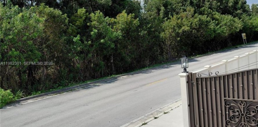 Terrain à Miami, Floride № 2047994