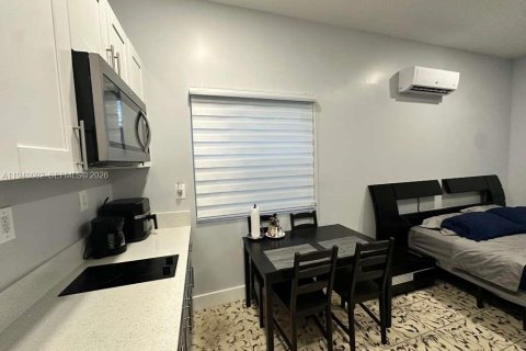 House in Hialeah, Florida 1 bedroom, 148.36 sq.m. № 1997345 - photo 9
