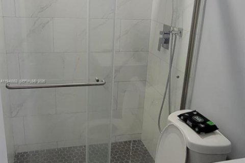 House in Hialeah, Florida 1 bedroom, 148.36 sq.m. № 1997345 - photo 8