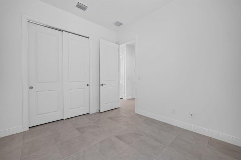 House in Port St. Lucie, Florida 4 bedrooms, 221.85 sq.m. № 2278985 - photo 11