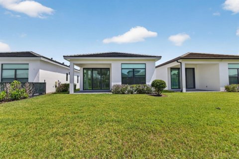 House in Port St. Lucie, Florida 4 bedrooms, 221.85 sq.m. № 2278985 - photo 7