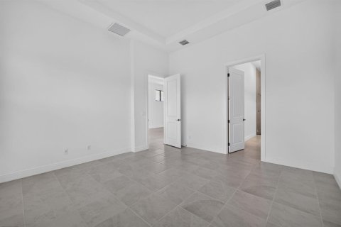 House in Port St. Lucie, Florida 4 bedrooms, 221.85 sq.m. № 2278985 - photo 8