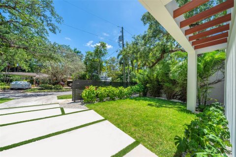House in Miami, Florida 5 bedrooms № 2069548 - photo 3