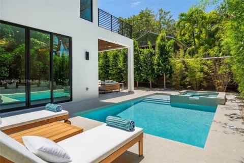 House in Miami, Florida 5 bedrooms № 2069548 - photo 16