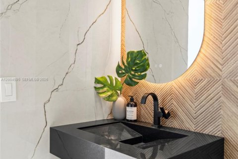 House in Miami, Florida 5 bedrooms № 2069548 - photo 21