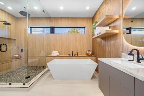 House in Miami, Florida 5 bedrooms № 2069548 - photo 30