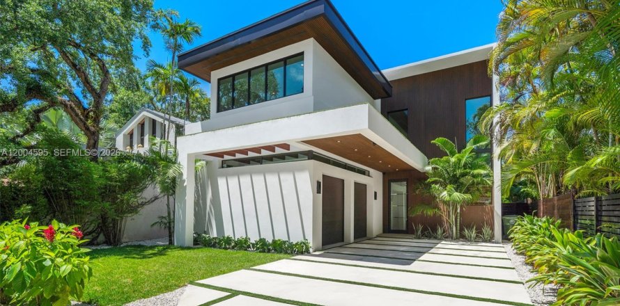House in Miami, Florida 5 bedrooms № 2069548