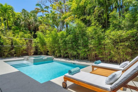 House in Miami, Florida 5 bedrooms № 2069548 - photo 15