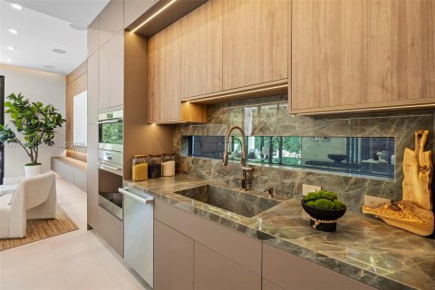 House in Miami, Florida 5 bedrooms № 2069548 - photo 11