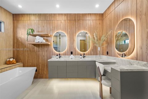 House in Miami, Florida 5 bedrooms № 2069548 - photo 28