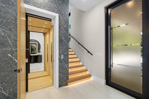 House in Miami, Florida 5 bedrooms № 2069548 - photo 22