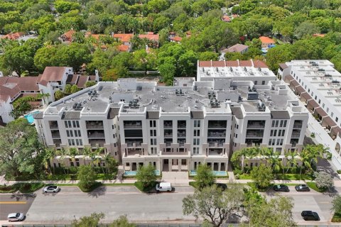 Condo in Coral Gables, Florida, 3 bedrooms  № 1790522 - photo 1