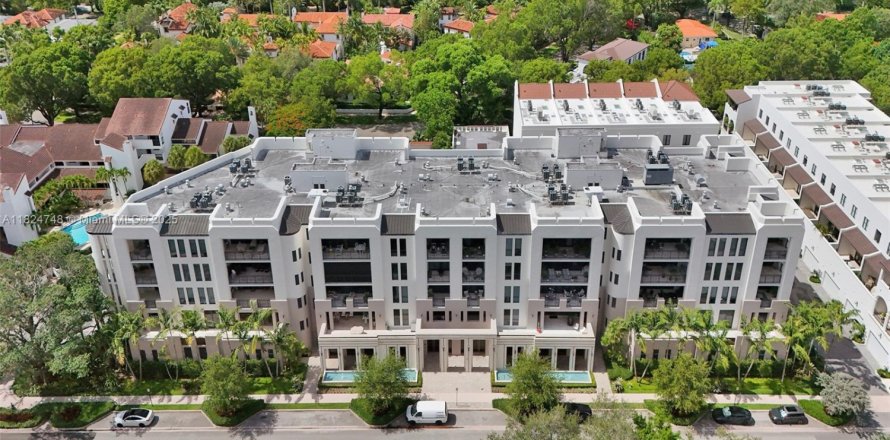 Condo in Coral Gables, Florida, 3 bedrooms  № 1790522