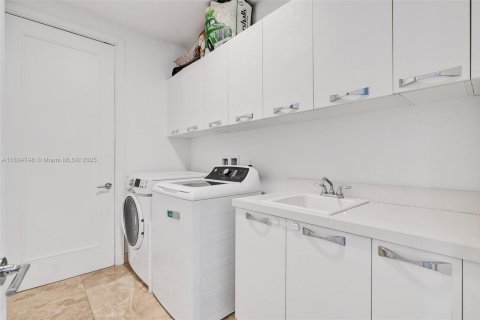 Condo in Coral Gables, Florida, 3 bedrooms  № 1790522 - photo 27