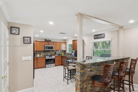 House in Coral Springs, Florida 4 bedrooms, 191.38 sq.m. № 2043279 - photo 10