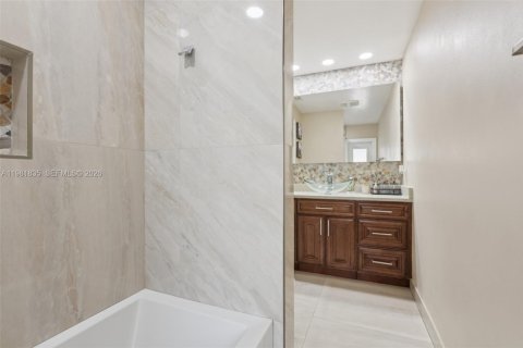 House in Coral Springs, Florida 4 bedrooms, 191.38 sq.m. № 2043279 - photo 25