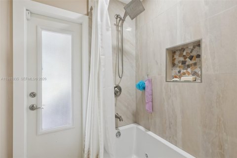 House in Coral Springs, Florida 4 bedrooms, 191.38 sq.m. № 2043279 - photo 26