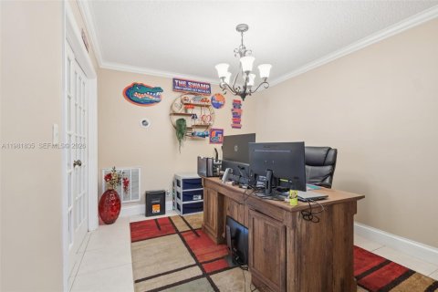 House in Coral Springs, Florida 4 bedrooms, 191.38 sq.m. № 2043279 - photo 16