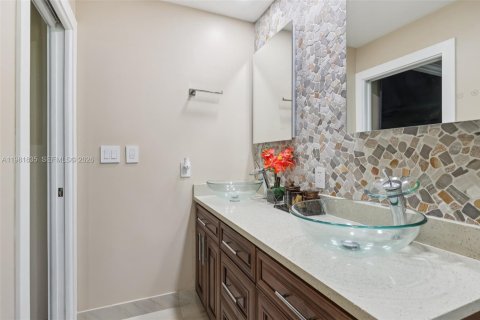 House in Coral Springs, Florida 4 bedrooms, 191.38 sq.m. № 2043279 - photo 29