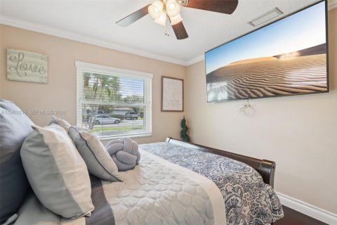 House in Coral Springs, Florida 4 bedrooms, 191.38 sq.m. № 2043279 - photo 18