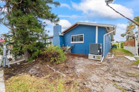 House in Saint Petersburg, Florida 3 bedrooms, 176.89 sq.m. № 1535013 - photo 19