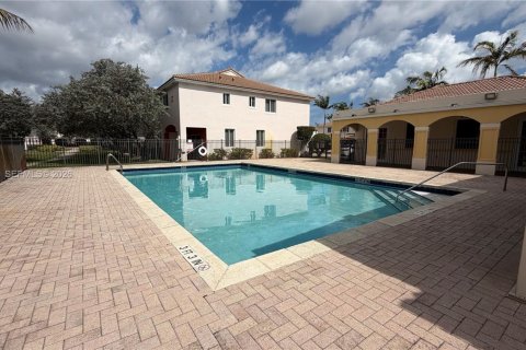 Снять в аренду кондоминиум в Майами-Гарденс, Флорида 3 спальни, 131.92м2, № 2030492 - фото 26