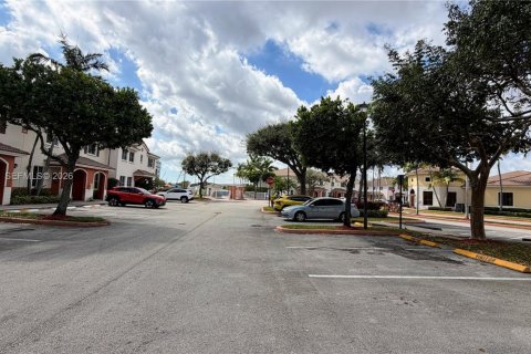 Снять в аренду кондоминиум в Майами-Гарденс, Флорида 3 спальни, 131.92м2, № 2030492 - фото 30