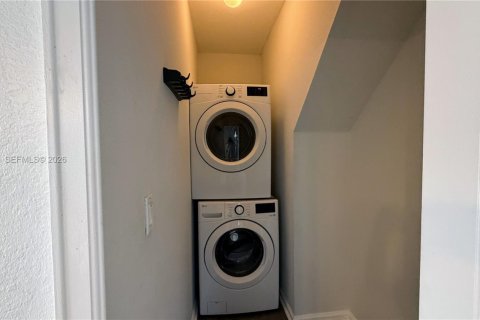 Снять в аренду кондоминиум в Майами-Гарденс, Флорида 3 спальни, 131.92м2, № 2030492 - фото 12