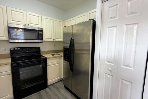 Снять в аренду кондоминиум в Майами-Гарденс, Флорида 3 спальни, 131.92м2, № 2030492 - фото 9