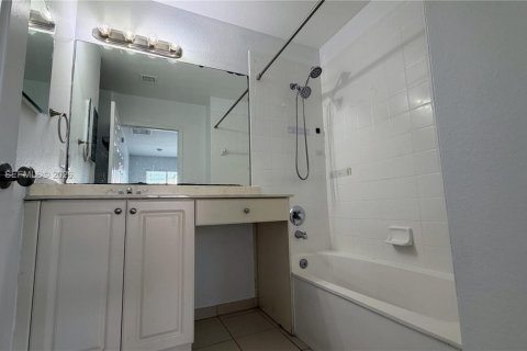 Снять в аренду кондоминиум в Майами-Гарденс, Флорида 3 спальни, 131.92м2, № 2030492 - фото 14