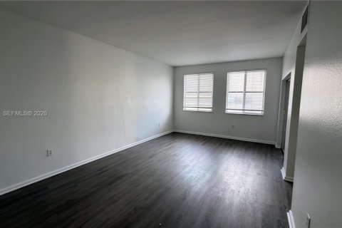 Снять в аренду кондоминиум в Майами-Гарденс, Флорида 3 спальни, 131.92м2, № 2030492 - фото 5