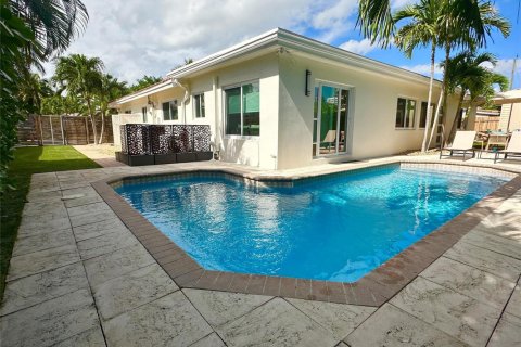 House in Pompano Beach, Florida 4 bedrooms, 241.27 sq.m. № 2158175 - photo 4
