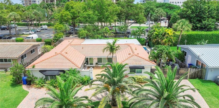 House in Pompano Beach, Florida 4 bedrooms, 241.27 sq.m. № 2158175