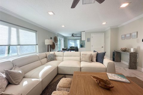 House in Pompano Beach, Florida 4 bedrooms, 241.27 sq.m. № 2158175 - photo 9