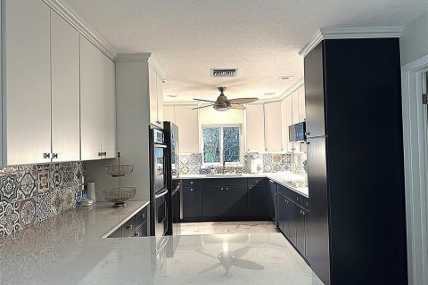 House in Pompano Beach, Florida 4 bedrooms, 241.27 sq.m. № 2158175 - photo 18