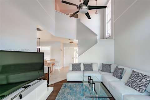 Villa ou maison à louer à Miami, Floride: 3 chambres, 145.86 m2 № 1999618 - photo 2