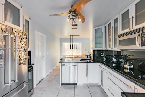 Villa ou maison à louer à Miami, Floride: 3 chambres, 145.86 m2 № 1999618 - photo 6