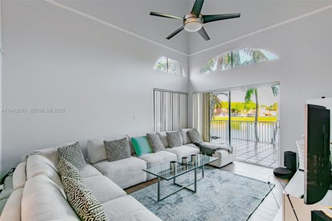 Villa ou maison à louer à Miami, Floride: 3 chambres, 145.86 m2 № 1999618 - photo 3