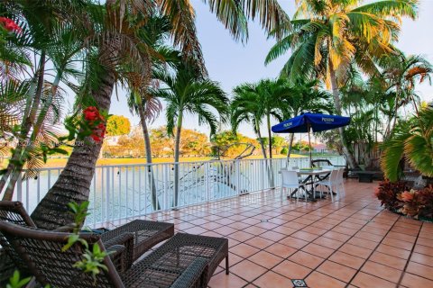 Villa ou maison à louer à Miami, Floride: 3 chambres, 145.86 m2 № 1999618 - photo 20