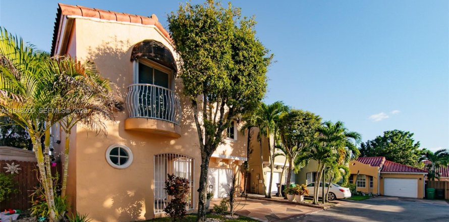 Villa ou maison à Miami, Floride 3 chambres, 145.86 m2 № 1999618