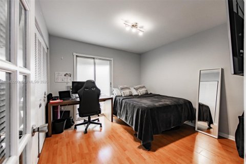 Villa ou maison à louer à Miami, Floride: 3 chambres, 145.86 m2 № 1999618 - photo 16