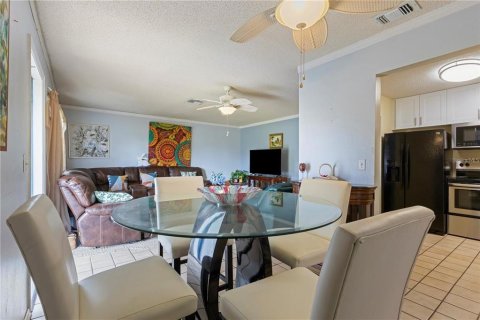 Condominio en alquiler en Sun City Center, Florida, 2 dormitorios, 91.42 m2 № 2098480 - foto 11