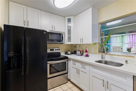 Condominio en alquiler en Sun City Center, Florida, 2 dormitorios, 91.42 m2 № 2098480 - foto 13