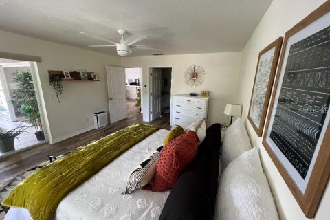 Condo in Seminole, Florida, 2 bedrooms  № 1916679 - photo 25