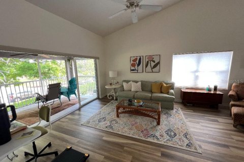 Condo in Seminole, Florida, 2 bedrooms  № 1916679 - photo 9