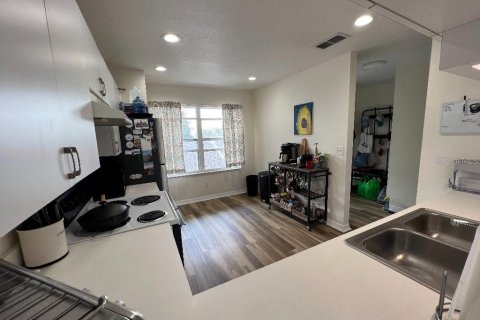 Condo in Seminole, Florida, 2 bedrooms  № 1916679 - photo 19