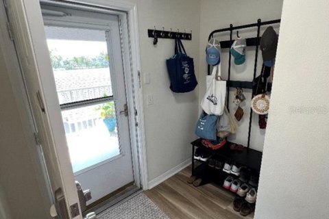 Condo in Seminole, Florida, 2 bedrooms  № 1916679 - photo 5