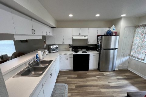 Condo in Seminole, Florida, 2 bedrooms  № 1916679 - photo 16