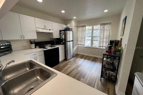 Condo in Seminole, Florida, 2 bedrooms  № 1916679 - photo 18