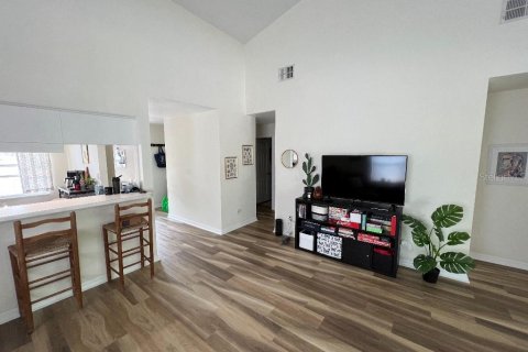 Condo in Seminole, Florida, 2 bedrooms  № 1916679 - photo 12